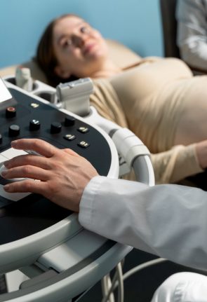 gynecologist-performing-ultrasound-consultation